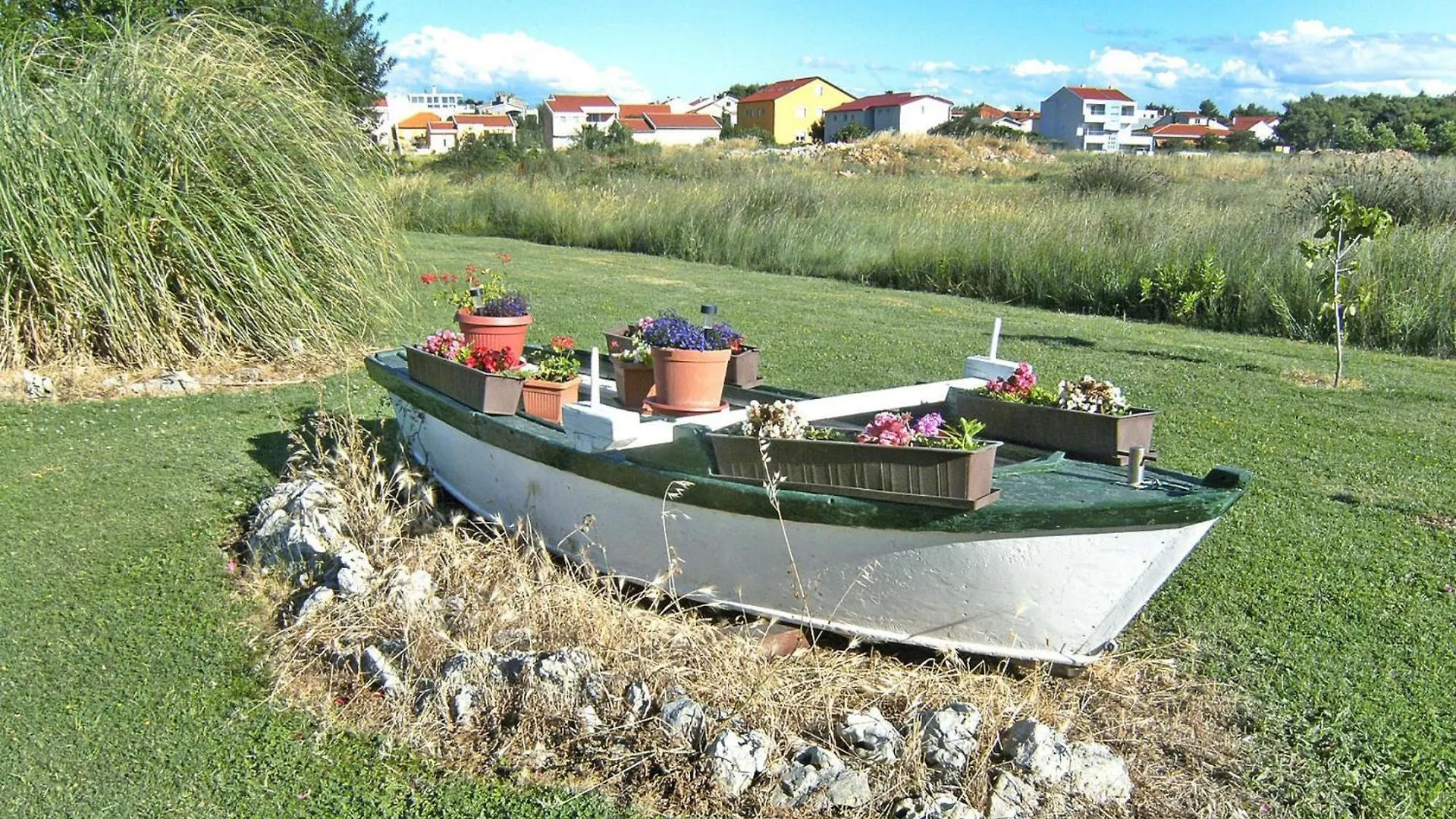 Apartments Lug Privlaka With Pool