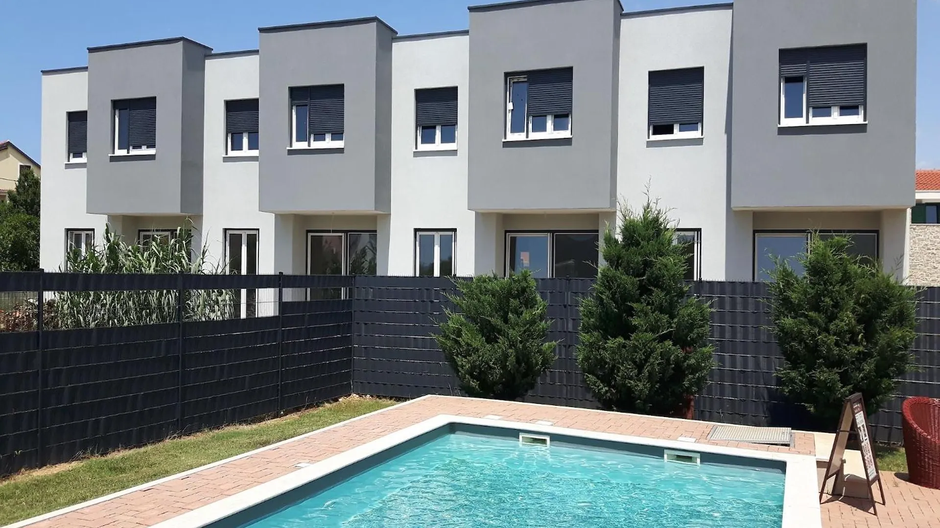 Apartments Lug Privlaka With Pool