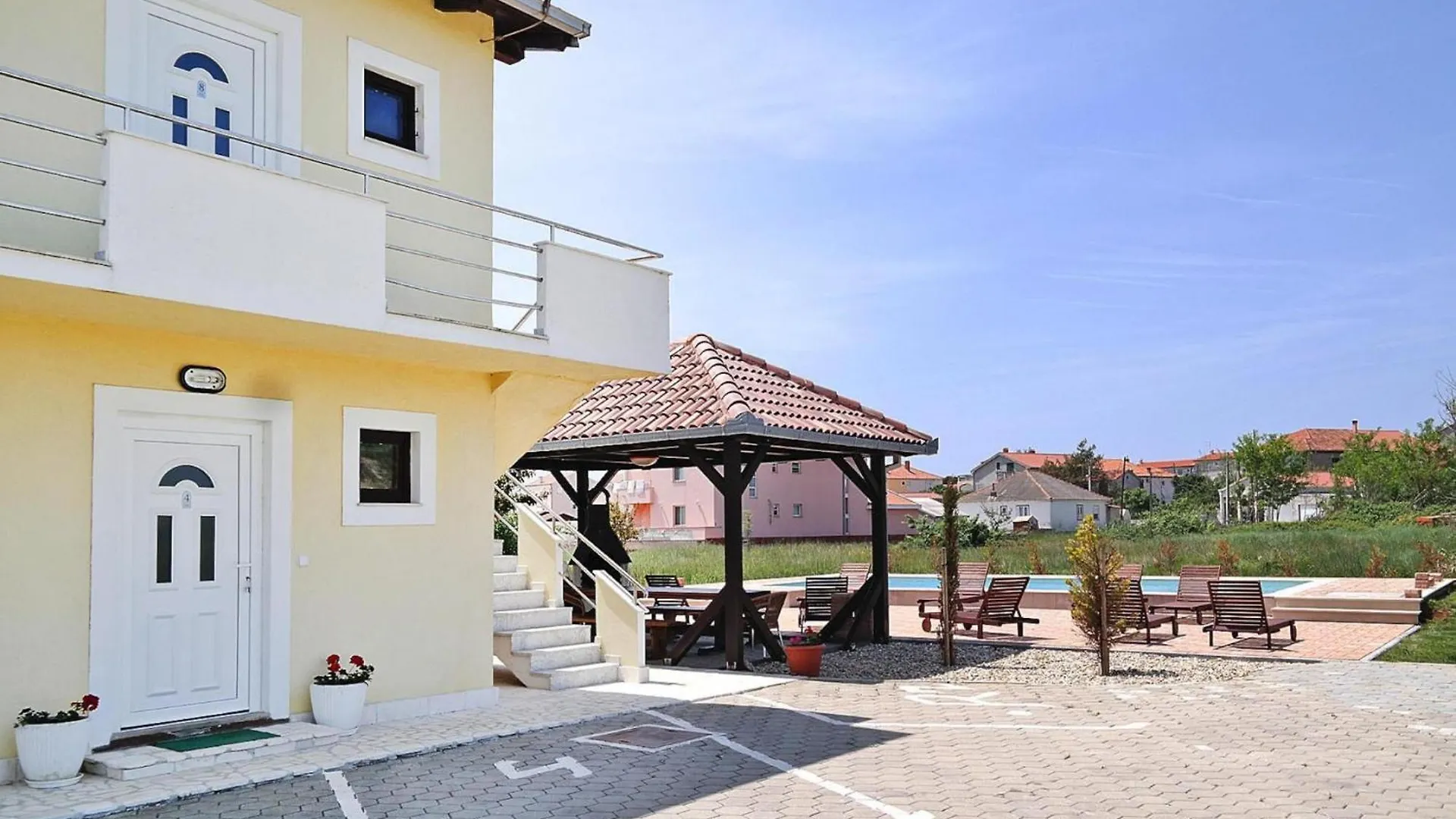 Apartments Lug Privlaka With Pool
