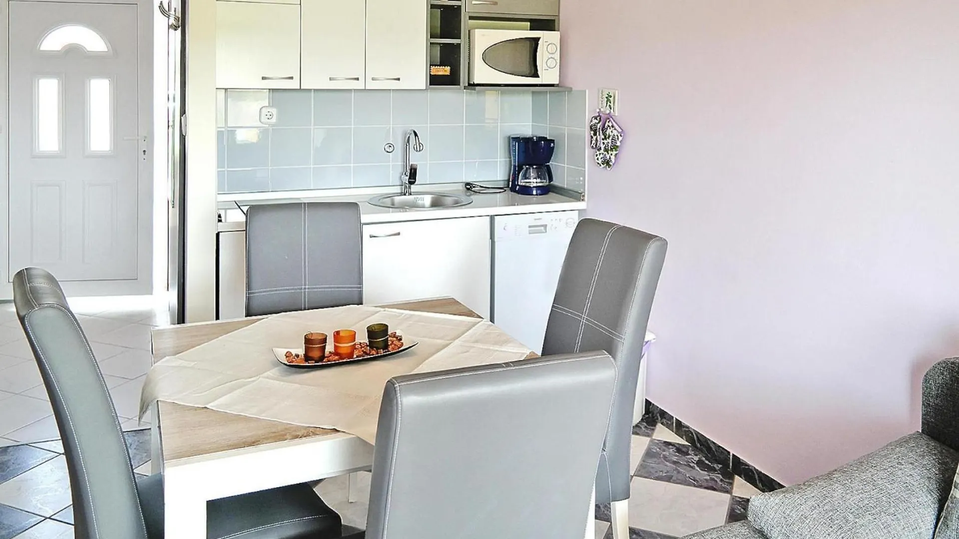Apartments Lug Privlaka With Pool
